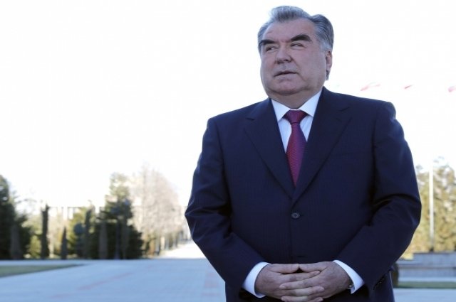 Президент Таджикистана поручил помочь пострадавшим в ДТП с грузовиком