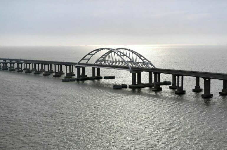 На Крымском мосту возобновили движение