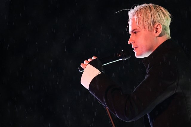 На концерте певца SHAMAN в Санкт-Петербурге фанатка потеряла сознание