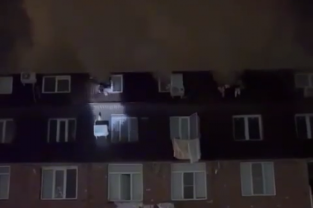 В Дагестане после взрыва газа в многоэтажном доме начался пожар