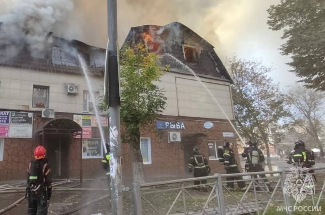 В Щелково начался пожар в офисном здании