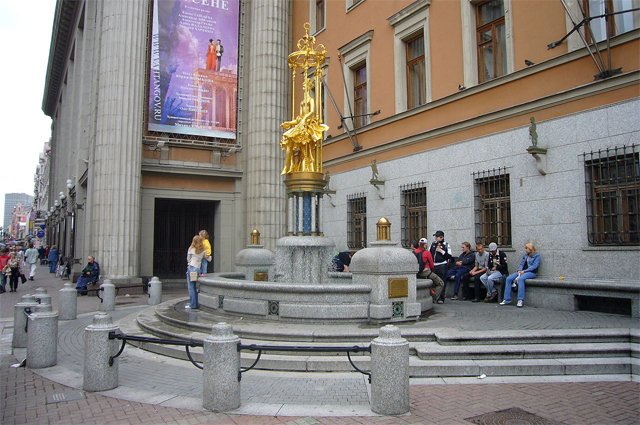 В Москве задержали сломавшего фонтан «Принцесса Турандот» мужчину