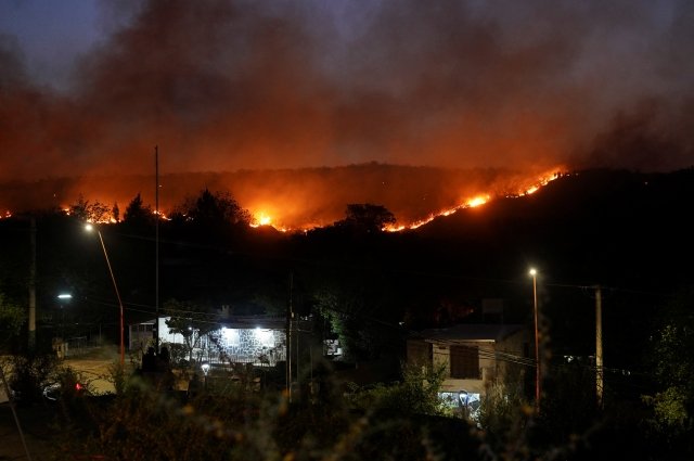 В Аргентине начался сильный лесной пожар из-за сварившего кофе мужчины