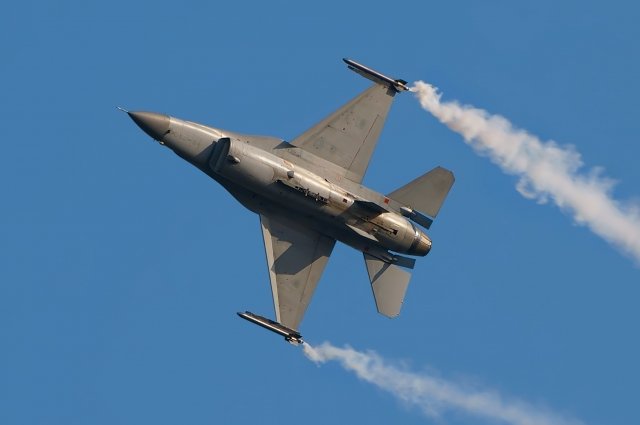 Самолет F-16 ВВС Израиля сбили над Газой