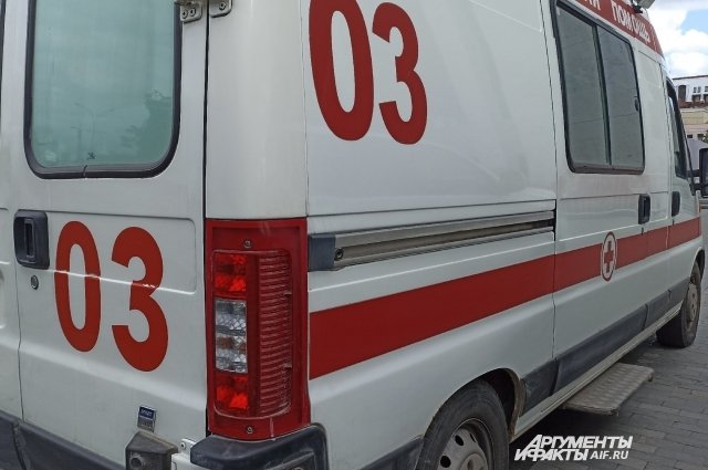 В Москве на рабочих упал подъездный карниз во время ремонта здания