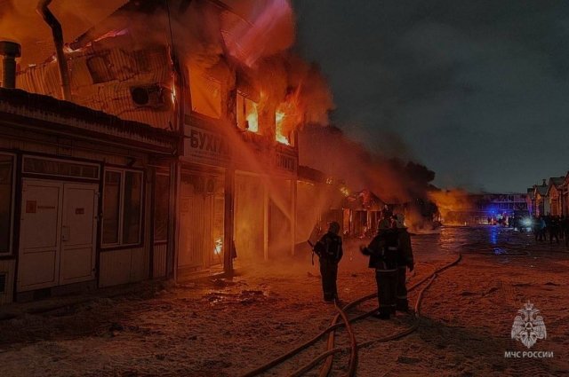 В Набережных Челнах локализовали пожар на 6,8 тыс. квадратных метров
