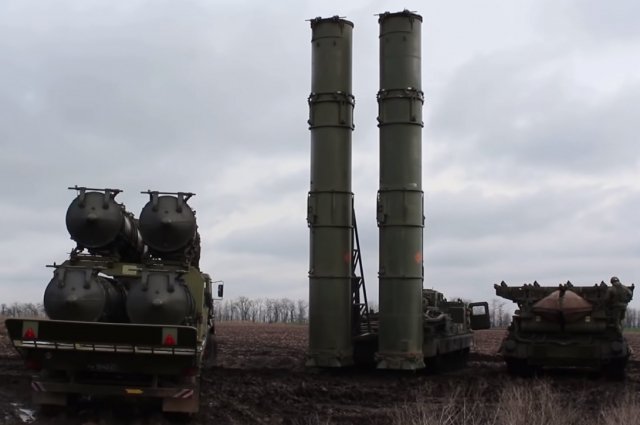 МО: средства ПВО сбили две украинские ракеты над акваторией Азовского моря