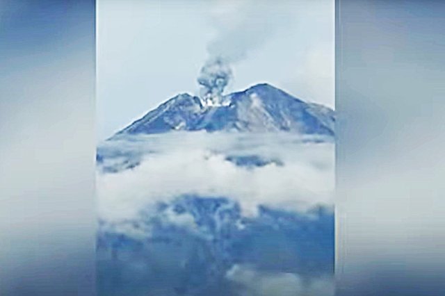 Россияне не пострадали при извержении вулкана в Индонезии