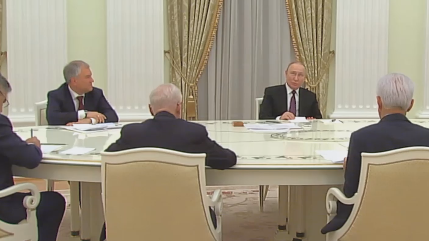 Зюганов предложил «выпороть» тех, кто дал Путину выйти на мороз без шапки