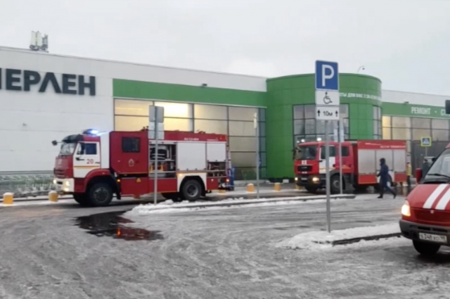 Появилось видео с пожара в магазине «Леруа Мерлен» в Петербурге