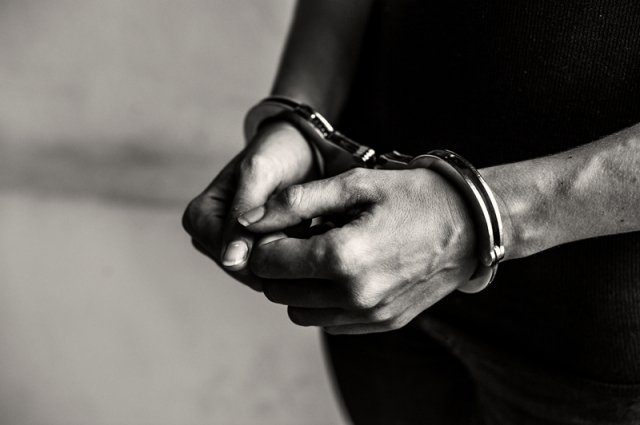 Закованный в наручники подросток пытался спасти мать от смерти в Башкирии