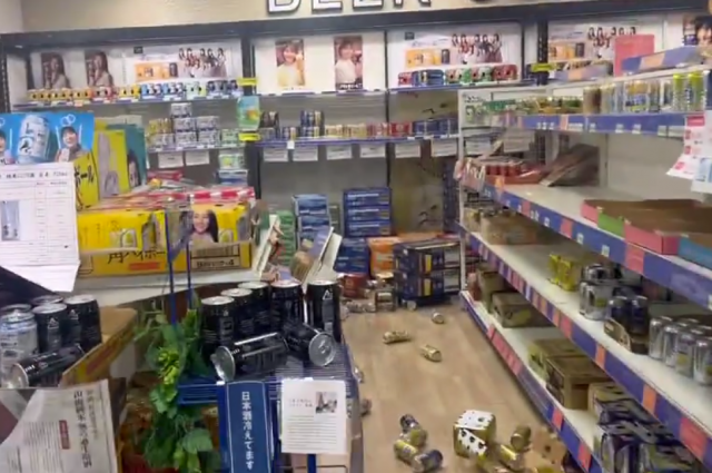 В Сети появились кадры землетрясения в Японии, снятые в магазинах