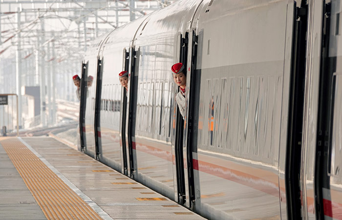 Железные дороги Китая перевезли рекордное число пассажиров и грузов в 2023 году