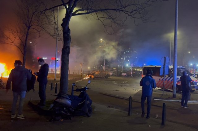 NL Times: полиция применила слезоточивый газ в ходе беспорядков в Гааге
