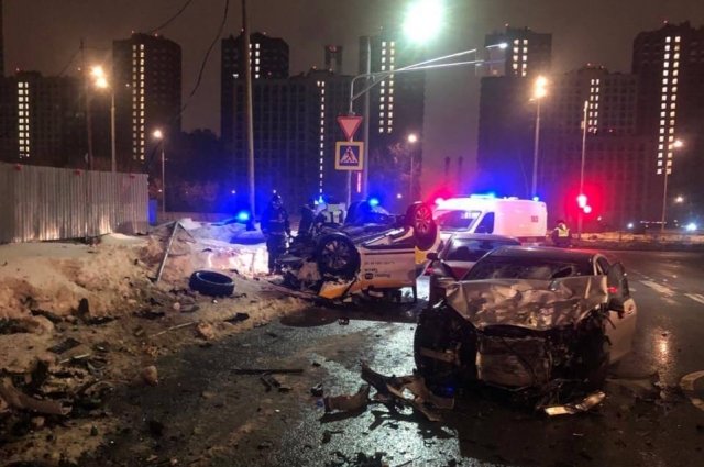 В Москве девушка погибла в ДТП с тремя машинами