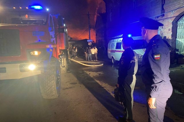 Прокуратура начала проверку из-за пожара на вещевом рынке в Астрахани