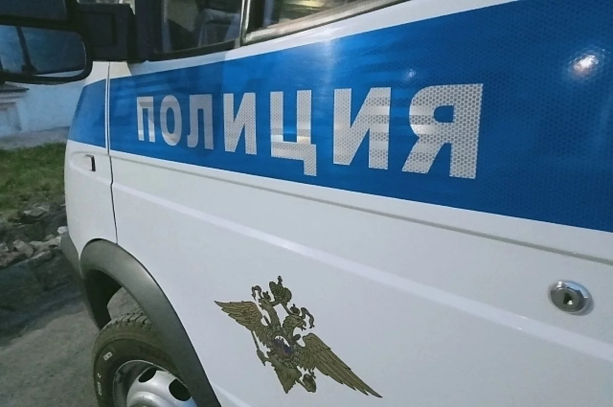 На Сахалине задержали пьяного водителя, разгромившего памятники на кладбище