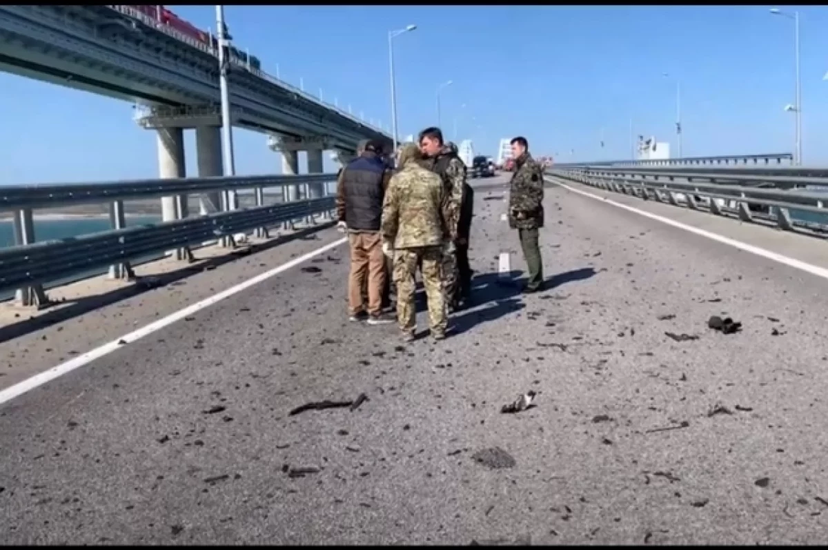 «Коммерсант»: Крымский мост подорвали самодельным устройством в 2022 году