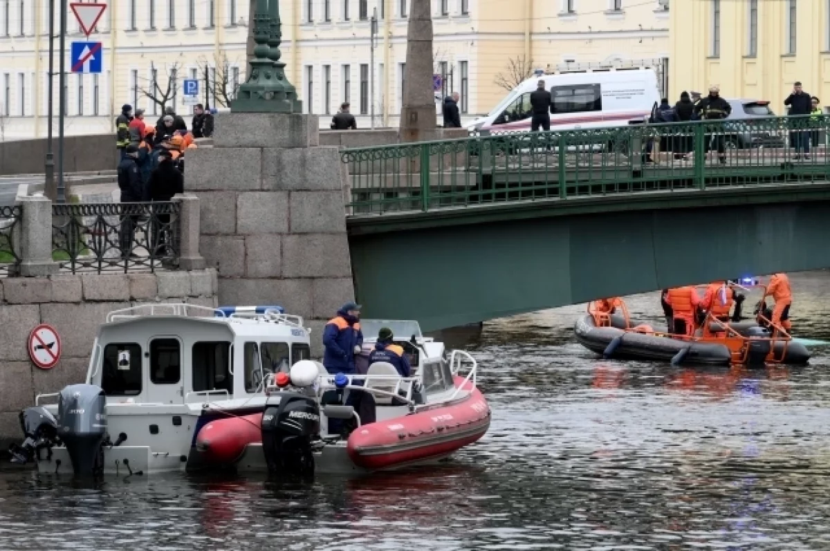 Пассажир упавшего в реку в Петербурге автобуса рассказал об аварии