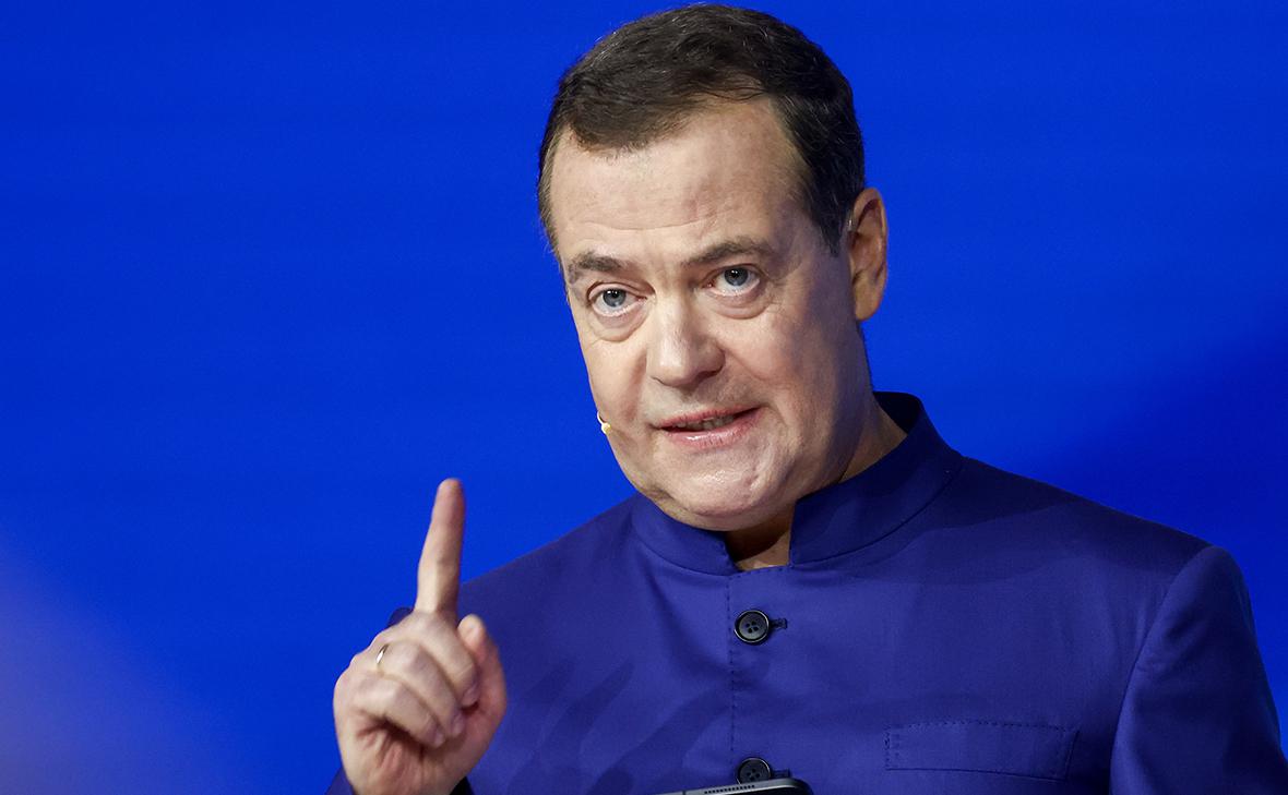 Медведев предупредил Лондон об ответе, который полетит «не только в Киев»