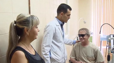 Бионический глаз вернул слепому пациенту зрение