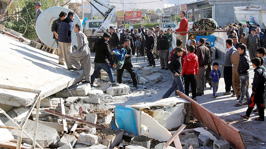 Число жертв землетрясения в Иране превысило 370 человек