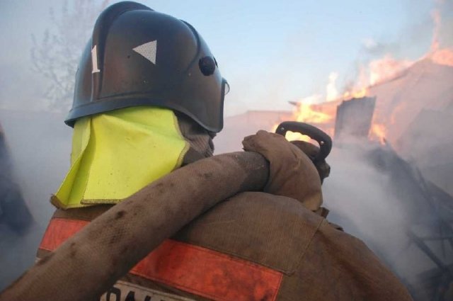 Два тушивших пожар сотрудника МЧС погибли в Донецке при обстреле ВСУ