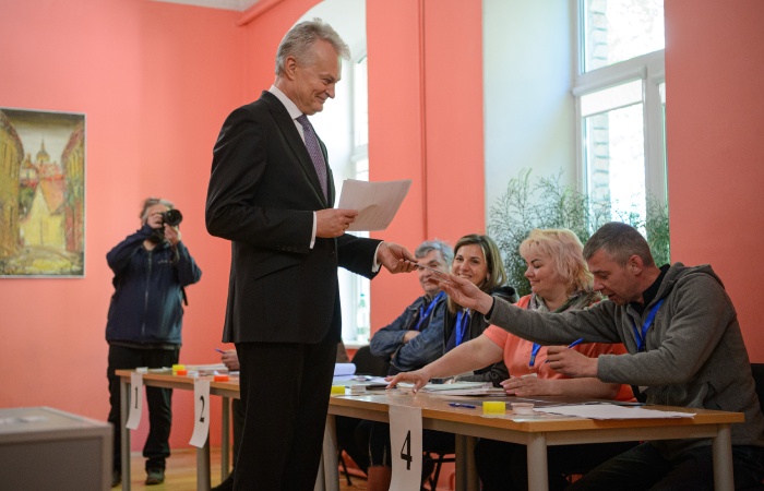 Науседа лидирует на выборах президента Литвы после подсчета более 50% голосов
