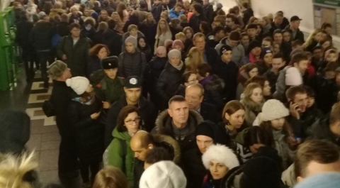 Станция метро "Площадь Восстания" не выдержала натиска "Черной пятницы"